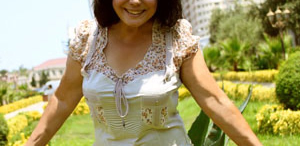 Flora Kərimova plastik əməliyyat olundu