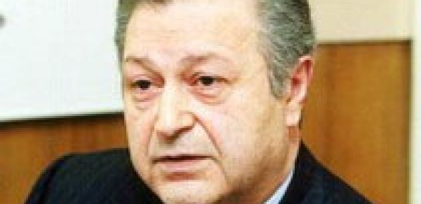 Mütəllibov siyasətən getdi