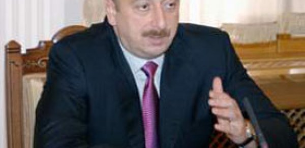 İlham Əliyevə qızıl nişan verildi