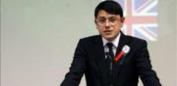 Fuad Muradov jurnalistləri təbrik etdi