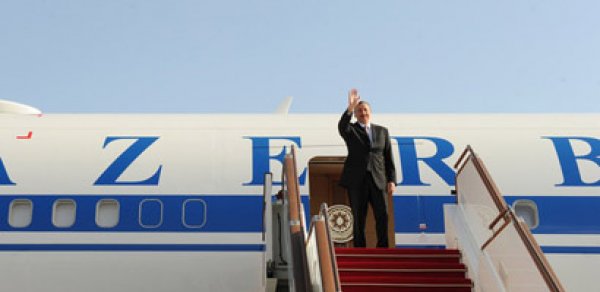 Prezident Bakıya qayıtdı