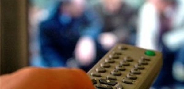 Azərbaycanda televizor pultu üstündə ata oğlunu bıçaqladı - ŞOK