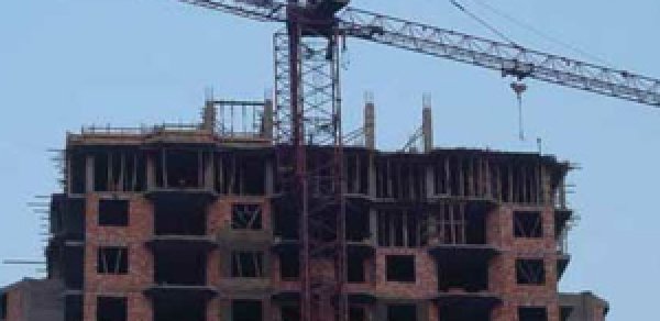 Bakıda fəhlə tikintidən yıxılaraq öldü - FACİƏ