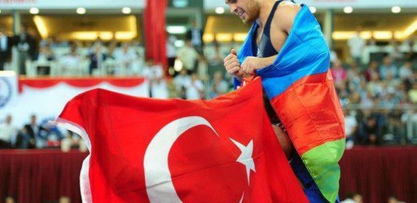 Qızıl oğlandan qızıllara layiq addım – GÜNÜN FOTOSU