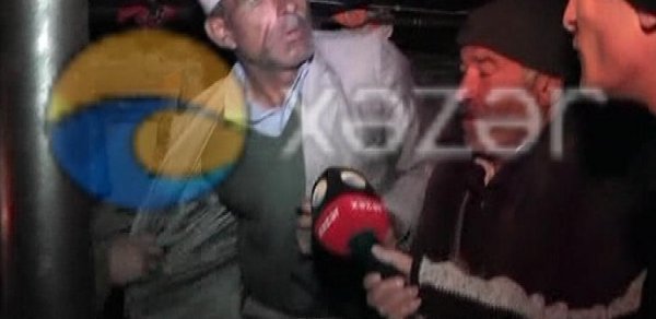 "Xəzərxəbər"in müxbirini döyən molla: Mən Allahşükür Paşazadənin ən yaxın adamıyam - VİDEO