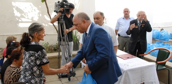 Ramazan Bayramı ilə əlaqədar Səbail rayonunda imkansız ailələrə yardımlar təqdim olundu