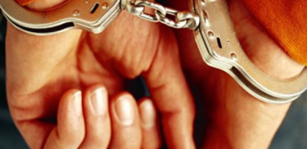 Bakıda 3 nəfər taksi sürücüsünü döyərək pulunu aldı