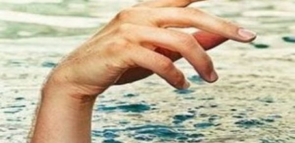 Bakıda 17 yaşlı oğlan özünü öldürdü