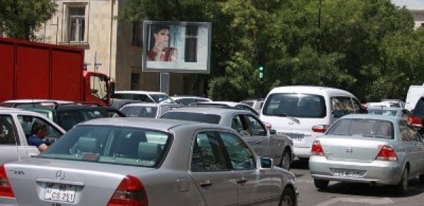 Bakıda dəhşətli tıxaclar davam edəcək: 13 küçə və prospekt bağlandı