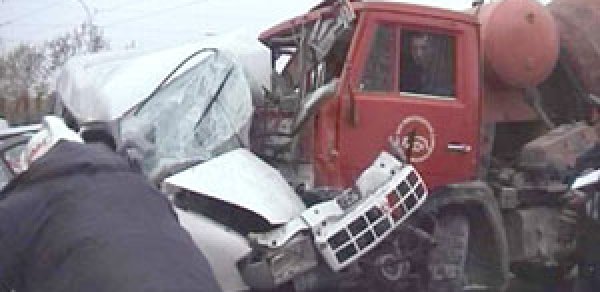 Bakı-Quba yolunda "Kamaz”-la "Qaz-53" toqquşdu