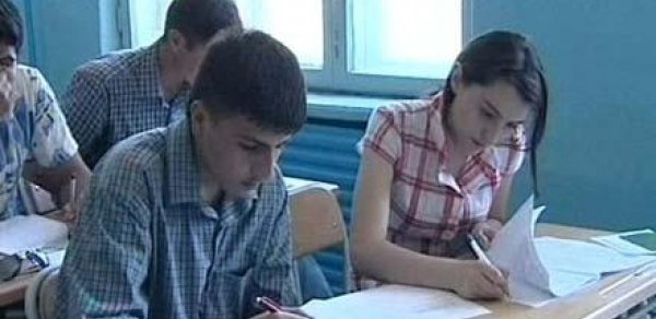Bu il tələbə olanlardan rüşvət yığılır - 