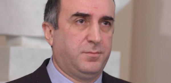 Elmar Məmmədyarov İrana gedir