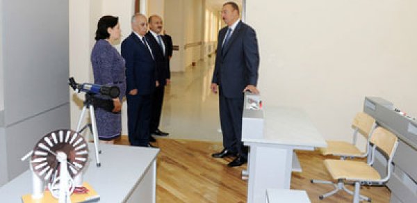 Prezident İlham Əliyev 21 və 49 nömrəli məktəbdə - FOTO