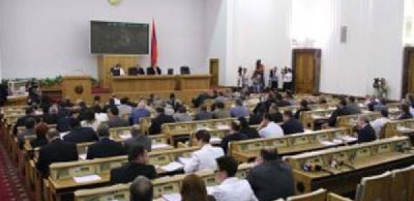 Ermənistan Macarıstanla əlaqələrini dayandırdı
