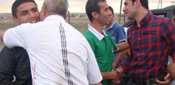 İrandan Azərbaycana dönən şairlərimiz belə qarşılandı - VİDEO