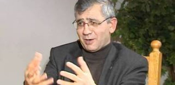 Rektor da Nigarın müdafiəsinə qalxdı : 