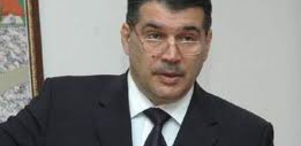 Elşad Abdullayevin Baş Prokurorluqda yüksək vəzifədə işləyən qardaşı işdən çıxarılıb?