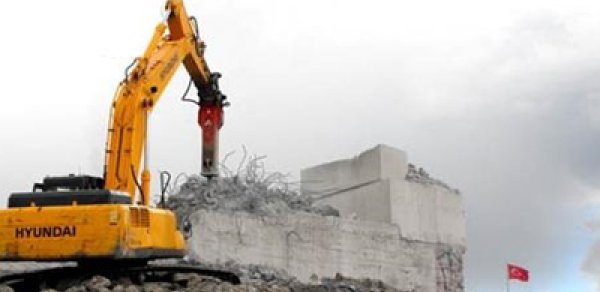Bəzi binaların uçurulması əmri verildi