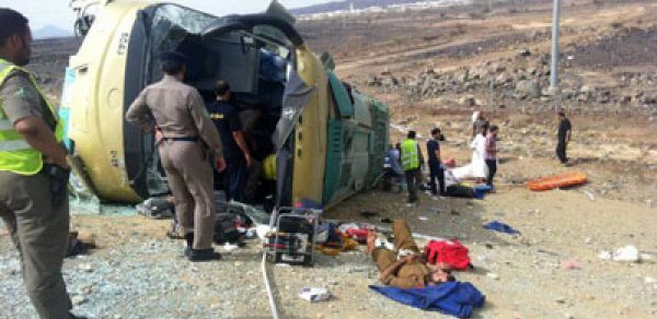 Məkkədə zəvvarları daşıyan avtobus aşdı, ölən var