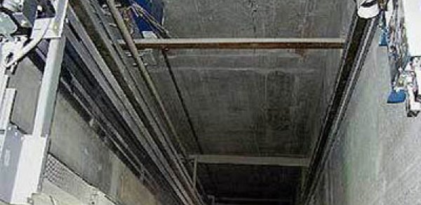 Bakıda liftdən kişi meyidi tapıldı