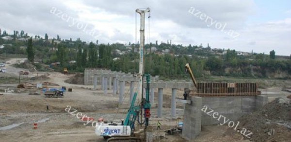 Azərbaycanda yeni salınan körpüdə tamamlanma işləri başa çatır - FOTO