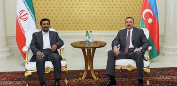 Prezident İlham Əliyev Mahmud Əhmədinejadla görüşdü