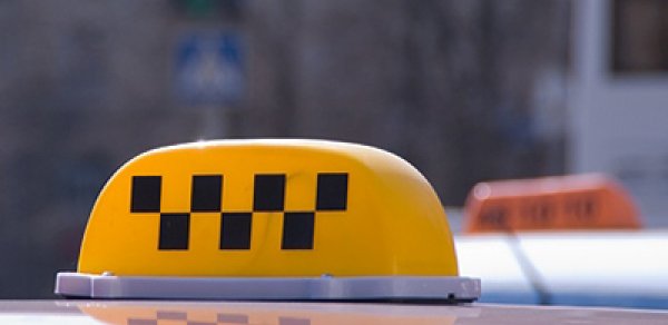 Polis əməkdaşları azərbaycanlı taksi sürücüsünü döydülər