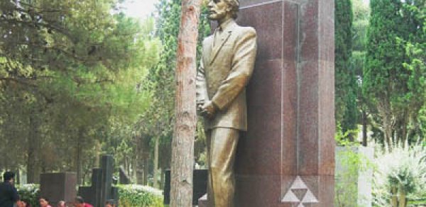 Elçibəyin qəbrinin açılması üçün hazırlıq işləri aparılır