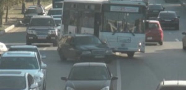 Bakıda avtobus sürücüləri insanları belə öldürür - VİDEO