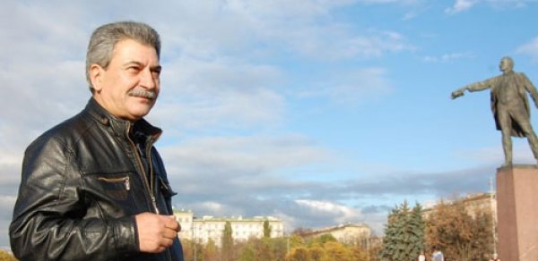55 yaşlı azərbaycanlı Stalin olmaq istəyir - FOTOLAR