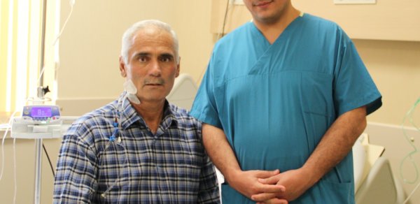 Mərkəzi Klinikada böyrək köçürülmüş xəstədə uğurlu açıq ürək əməliyyatı aparılıb - FOTOLAR