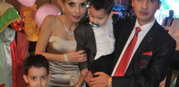 Azərbaycanlı teleaparıcı ailəsi ilə birgə qəzaya düşdü - FOTO