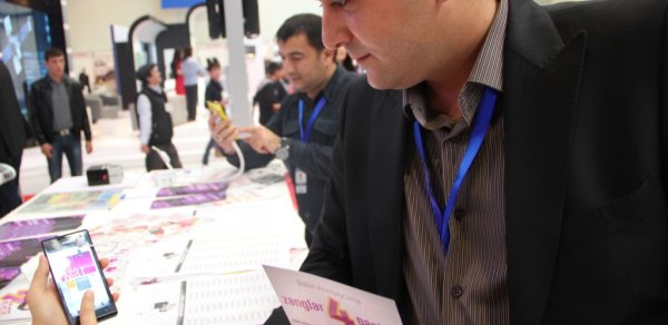 Samsung, Huawei, Apple brendləri Nar Mobile-ın stendində - FOTOLAR