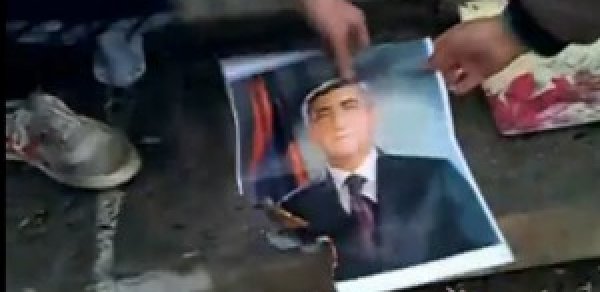Parisdə Serj Sərkisyana Xocalı etirazı
