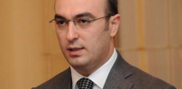 Elnur Aslanov: “Azərbaycanın üzləşdiyi problemləri gündəmə gətirmək əvəzinə...”