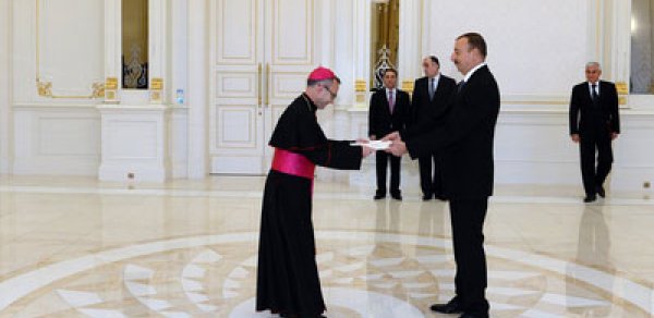Prezident İlham Əliyev Vatikan nümayəndəsinin etimadnaməsini qəbul etdi
