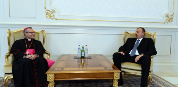 Prezident İlham Əliyev bir sıra ölkələrin səfirlərinin etimadnamələrini qəbul etdi