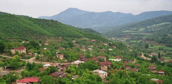 Qarabağın azərbaycanlı icması etiraz edir