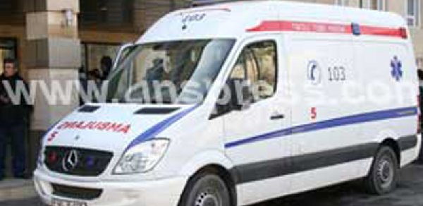 Bakıda 15 yaşlı qız ülgüclə özünə qəsd etdi
