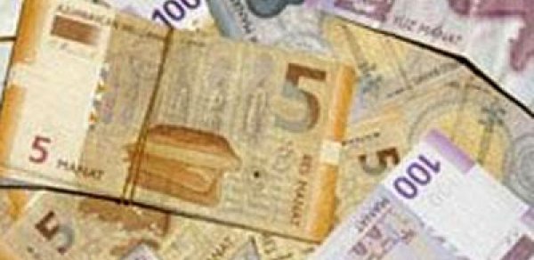 Özünü baş redaktor kimi tanıdan şəxs Yardımlı sakinini soydu