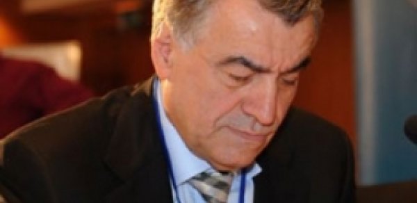 Azərbaycanlı nazir milyonlardan danışdı