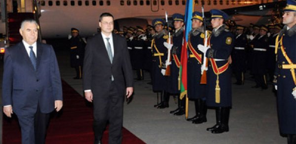 Latviyanın baş naziri Azərbaycana rəsmi səfərə gəldi