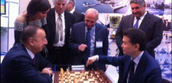İlham Əliyev şahmat oynadı - FOTOLAR