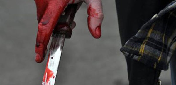 Azərbaycanda 4 nəfər 1 nəfəri bıçaqladı