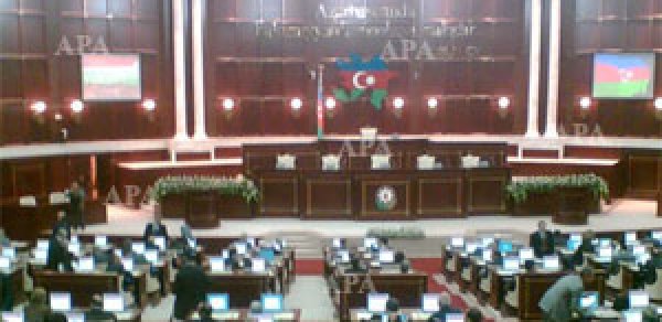 Millət vəkilləri sonsuzluğun aradan qaldırılmasını müzakirə etdilər