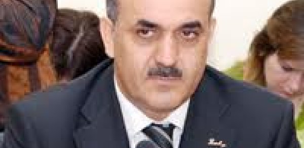 Səlim Müslümov deputatlara söz verdi