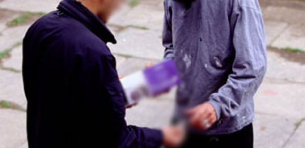 Bakıda qızdan nömrə alan oğlan qızın sevgilisi tərəfindən cəzalandırıldı - TƏFƏRRÜAT
