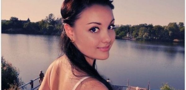 Bu qızlar özlərini satışa çıxartdılar - FOTOLAR