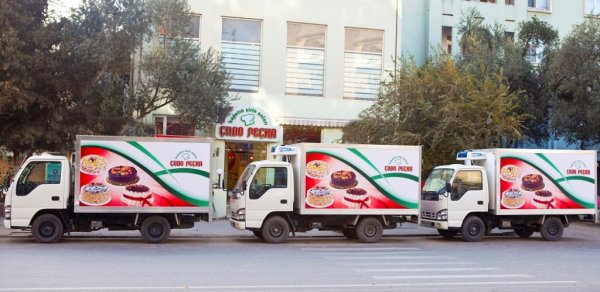 Şəhərdə tortlar yeni avtomobillərdə 
