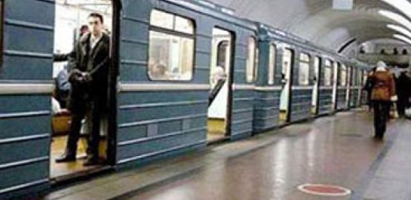 Bakı metrosunda həyacan: vaqonlar tüstüləməyə başladı